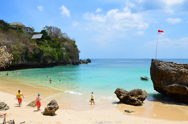 pasir putih di pantai balangan