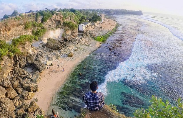 pemdangan eksotis di pantai balangan